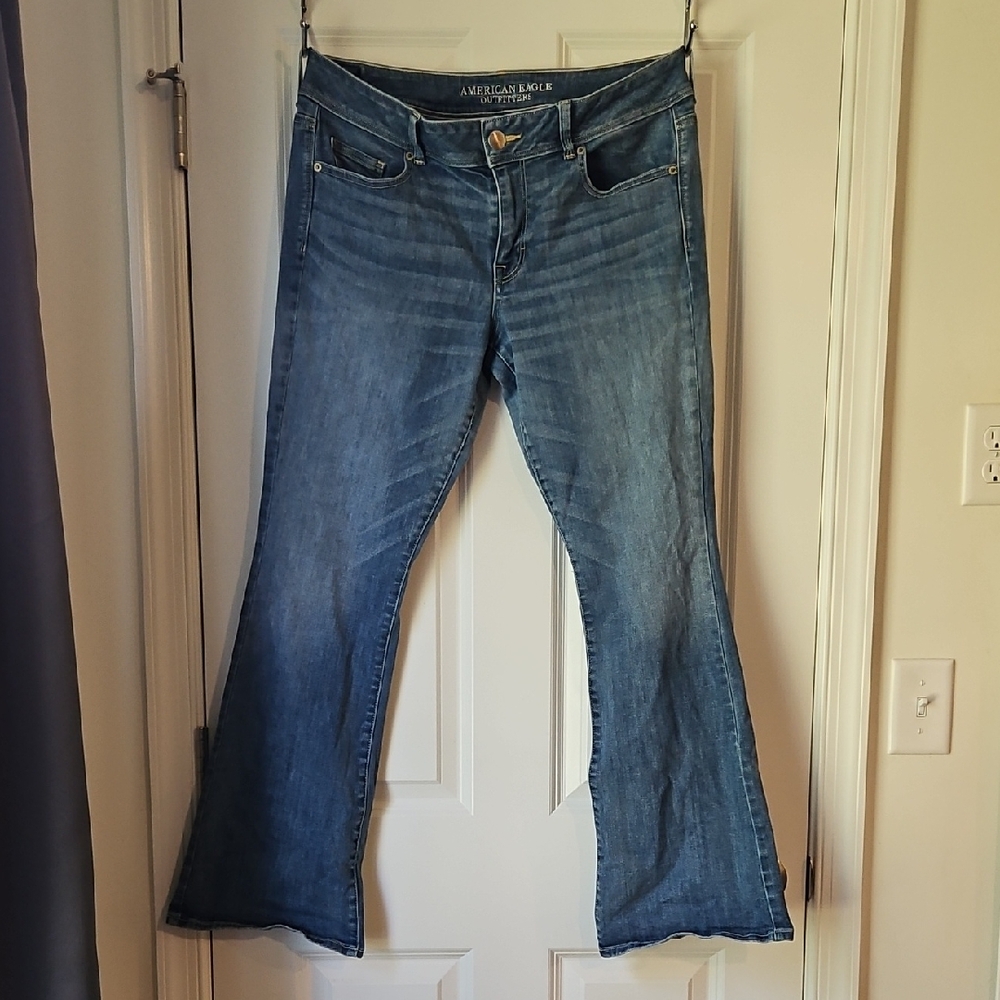 American Eagle Outfitters Women's Flare Jeans in Classic Blue